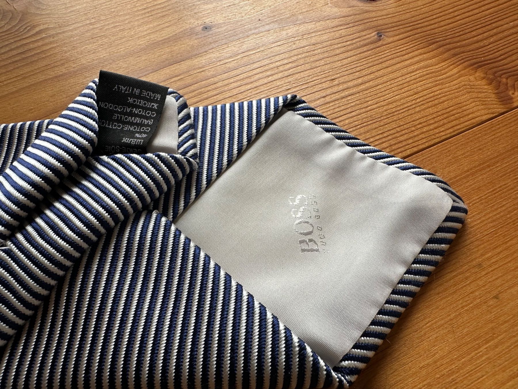 Hugo Boss Cravatte: HUGO BOSS Krawatte reine Seide – Nuovo (secondo la descrizione) da Gersau venduto da Sidharta7