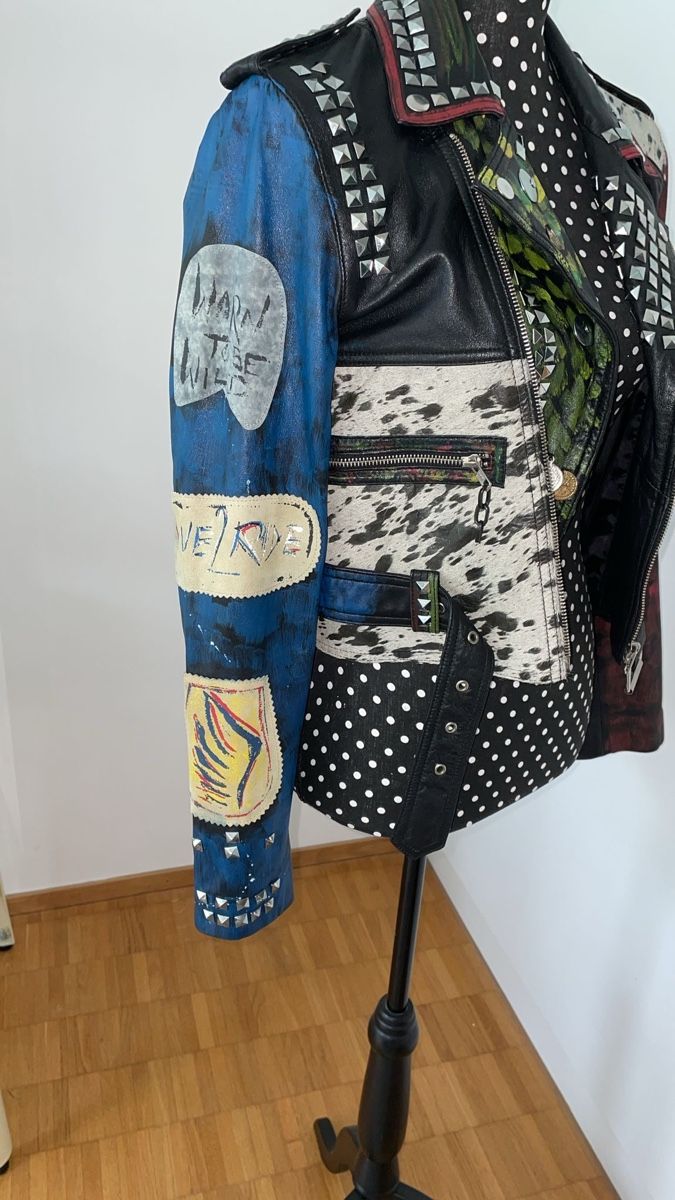 Giacche: Echtleder Bikerjacke Patchwork Nieten Grösse S – Nuovo (secondo la descrizione) da Zürich venduto da enjoyxvintage 2