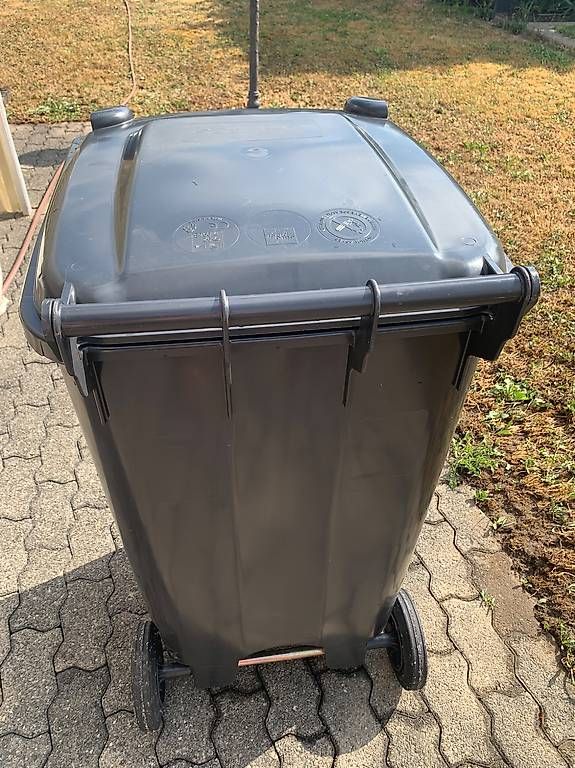 Eléments de bureau: Container 240 Liter Ochsner – D'occasion à Niedergösgen par cupuasu 2