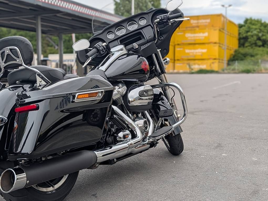 Touring: Harley-Davidson Electra Glide – D'occasion à Frauenfeld par osa_rnj6 4