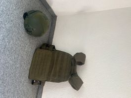 Us Helm MICH 2002 und Laser Molle Plattenträger von MFH