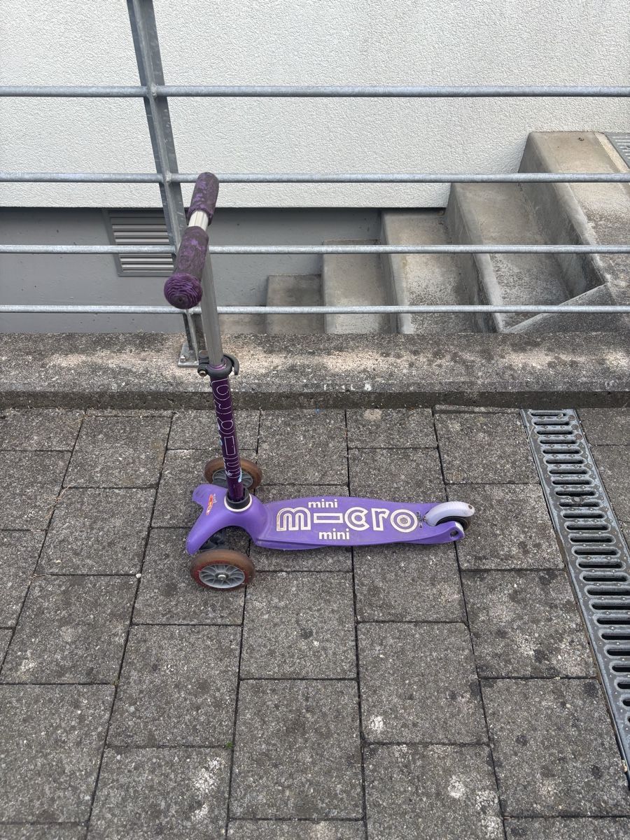 Micro Véhicules pour enfants: Dreirad Roller Mini Micro lila guter Zustand – D'occasion à Aarwangen par mic_r7gc