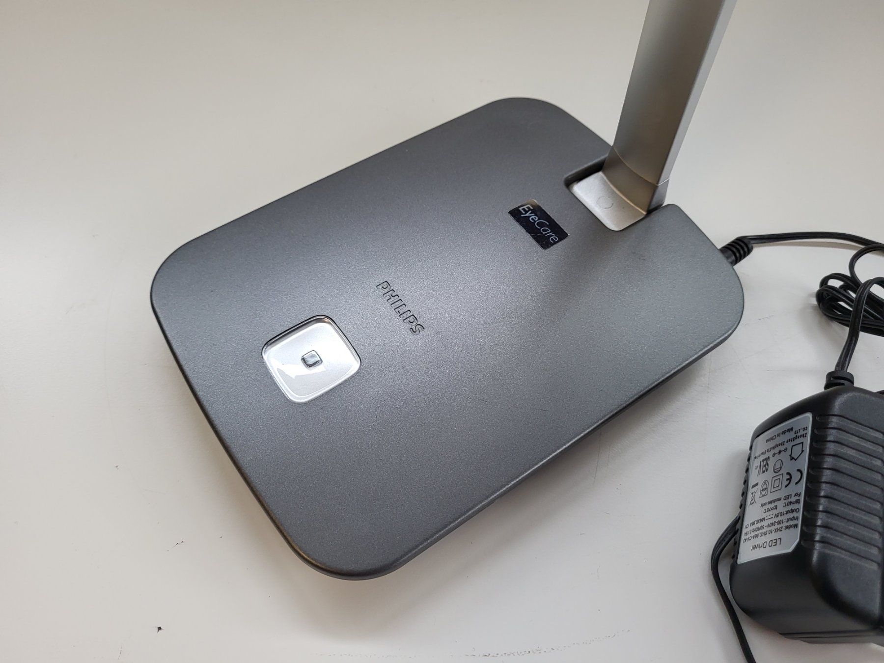 Philips Lampade: Philips EyeCare Blade Schreibtischleuchte LED – Usato da Brügg BE venduto da POU-BELLE 4
