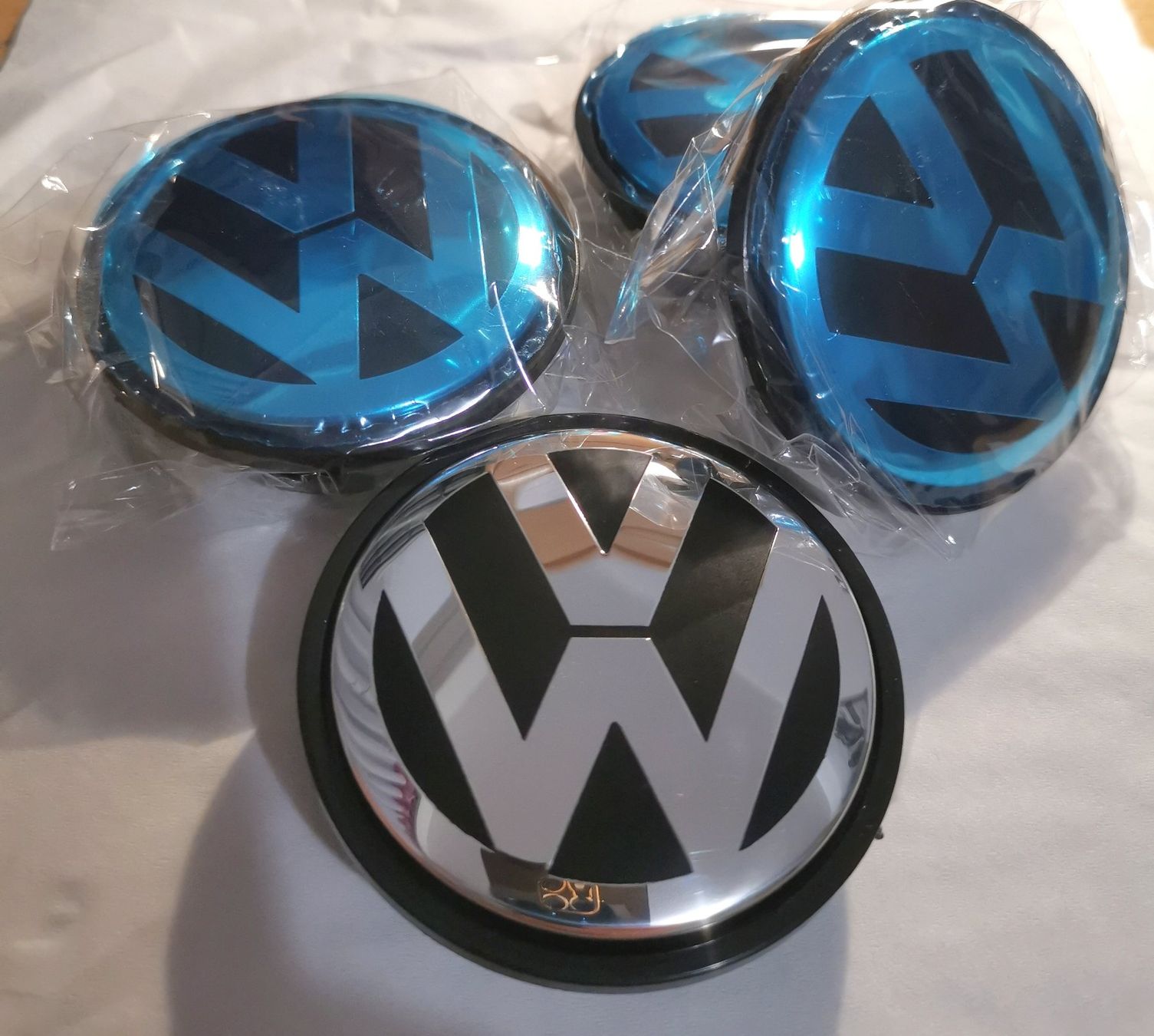 Volkswagen Alle Autoersatzteile: VW Nabendeckel Radnabendeckel 4 Stück – Neu und originalverpackt aus Nottwil von Kaufen004