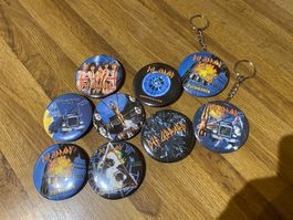 Def Leppard- Flaschenoeffner & Ansteck Badges!