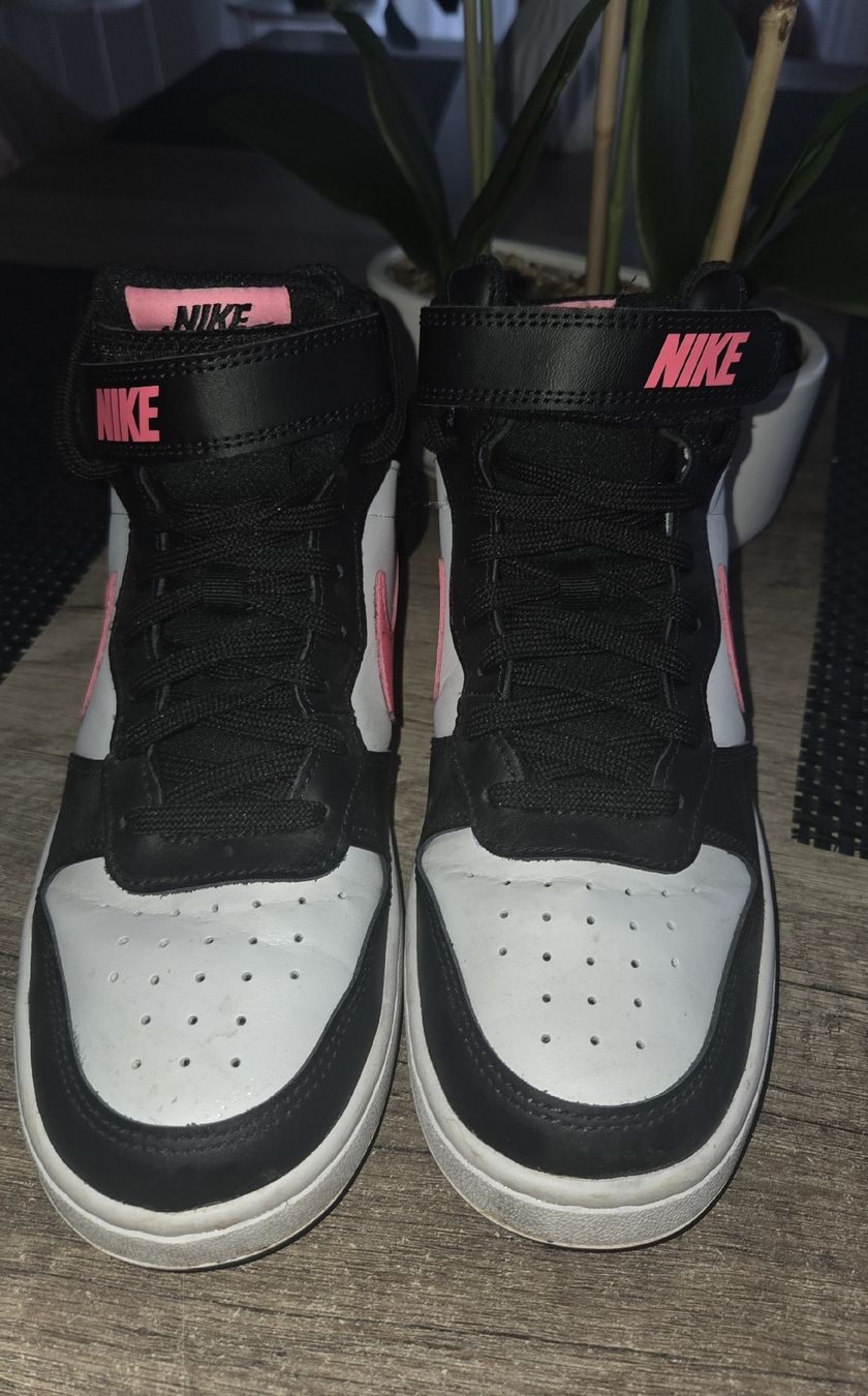 Nike Scarpe da donna: Nike  Grösse 40, Top Zustand – Usato da Utzenstorf venduto da Ernie_und_Bert 1