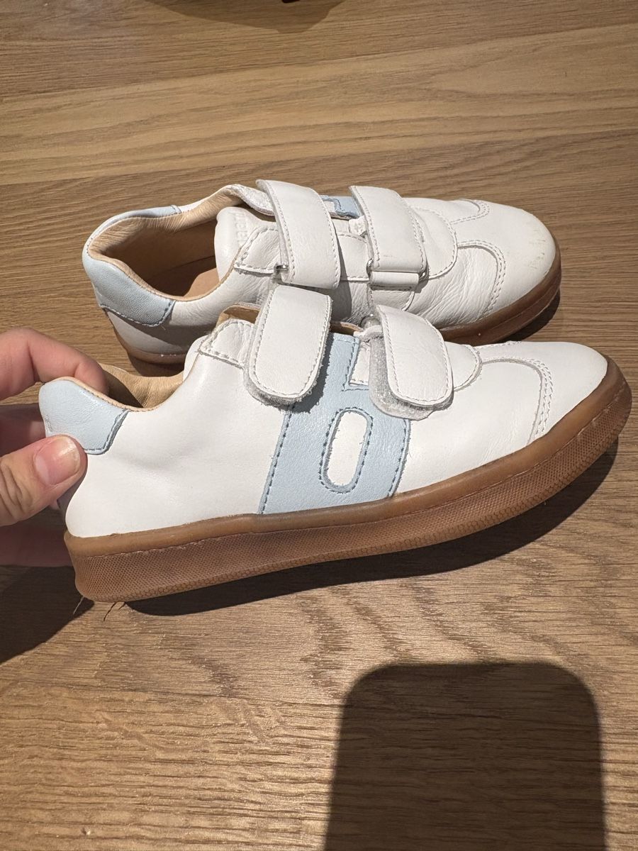 Bisgaard Scarpe da uomo: Sneakers Bisgaard Leder weiss hellblau Grösse 31 gebraucht – Usato da Kloten venduto da car_c6pt 1