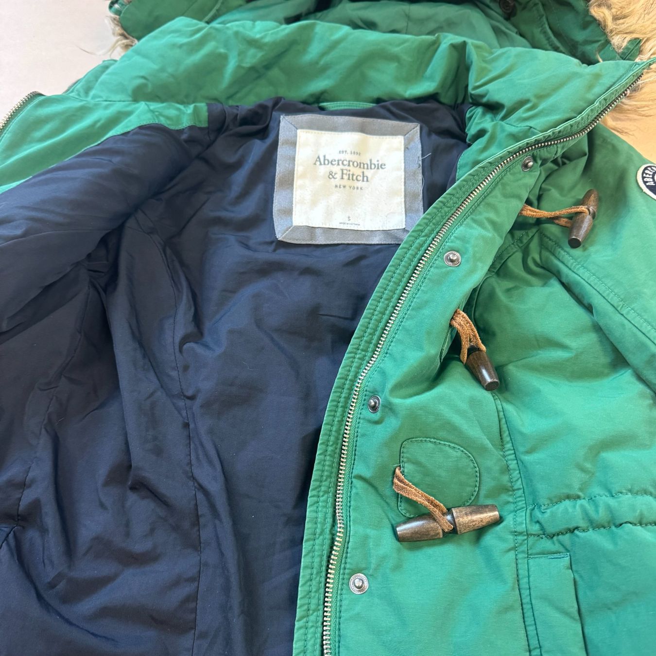 Abercrombie Giacche: Abercrombie and Fitch green winter jacket – Usato da St. Gallen venduto da sourced_limited 6
