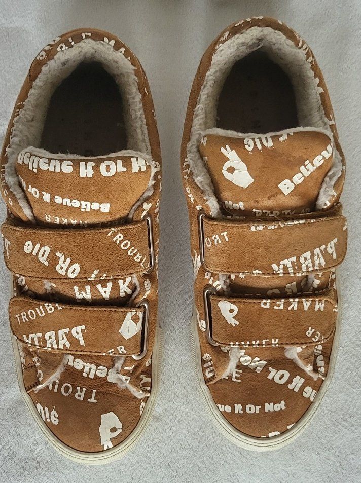 Scarpe per ragazzi: Coole Trend Sneaker mit Klettverschluss Gr. 40 – Usato da Bremgarten venduto da im02 4