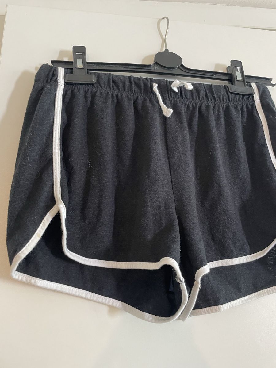 Topshop Hosen: Varsity jersey shorts – Gebraucht aus Roche VD von closetcleanse 2
