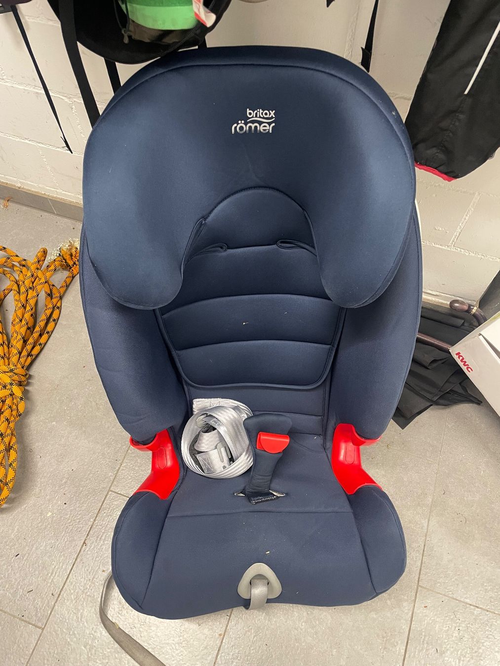 Britax Römer Seggiolini per auto: Römer kindersitz – Usato da Brunnen venduto da De_ersteigeri