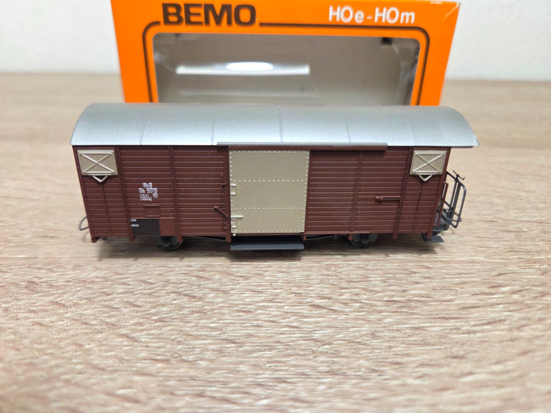 Bemo Modellini di ferrovie: Bemo 2256 Güterwagen RhB H0m – Usato da St-Aubin-Sauges venduto da Lo_Go