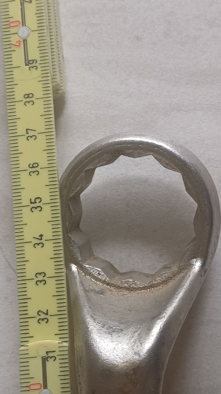 Schlüssel: Grosser Ringschlüssel  – Gebraucht aus Flawil von Pinkmalibu