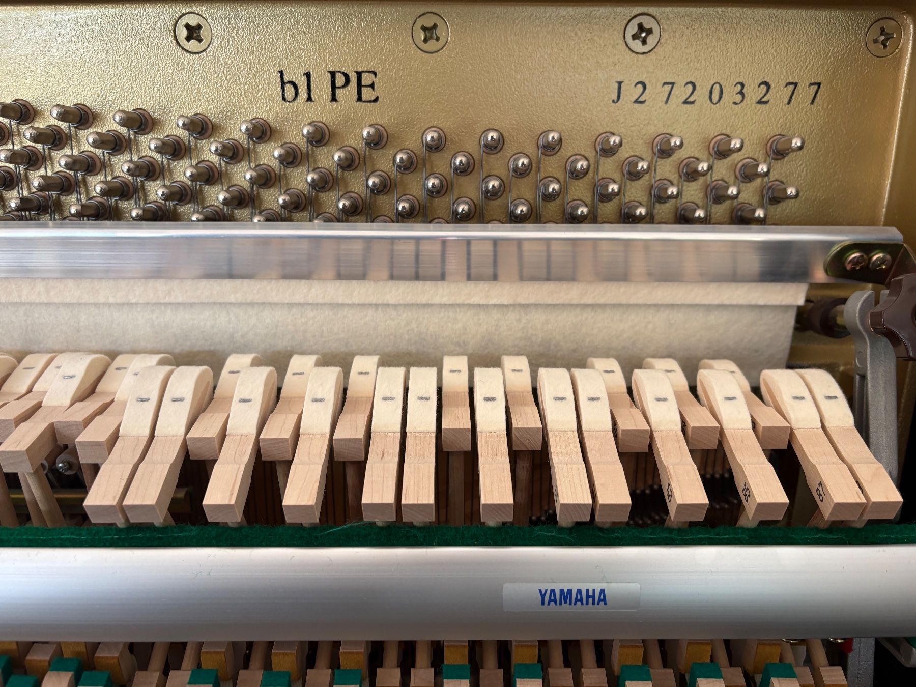 Yamaha Strumenti musicali: Piano droit YAMAHA – Usato da Vich venduto da NatachaCK 3