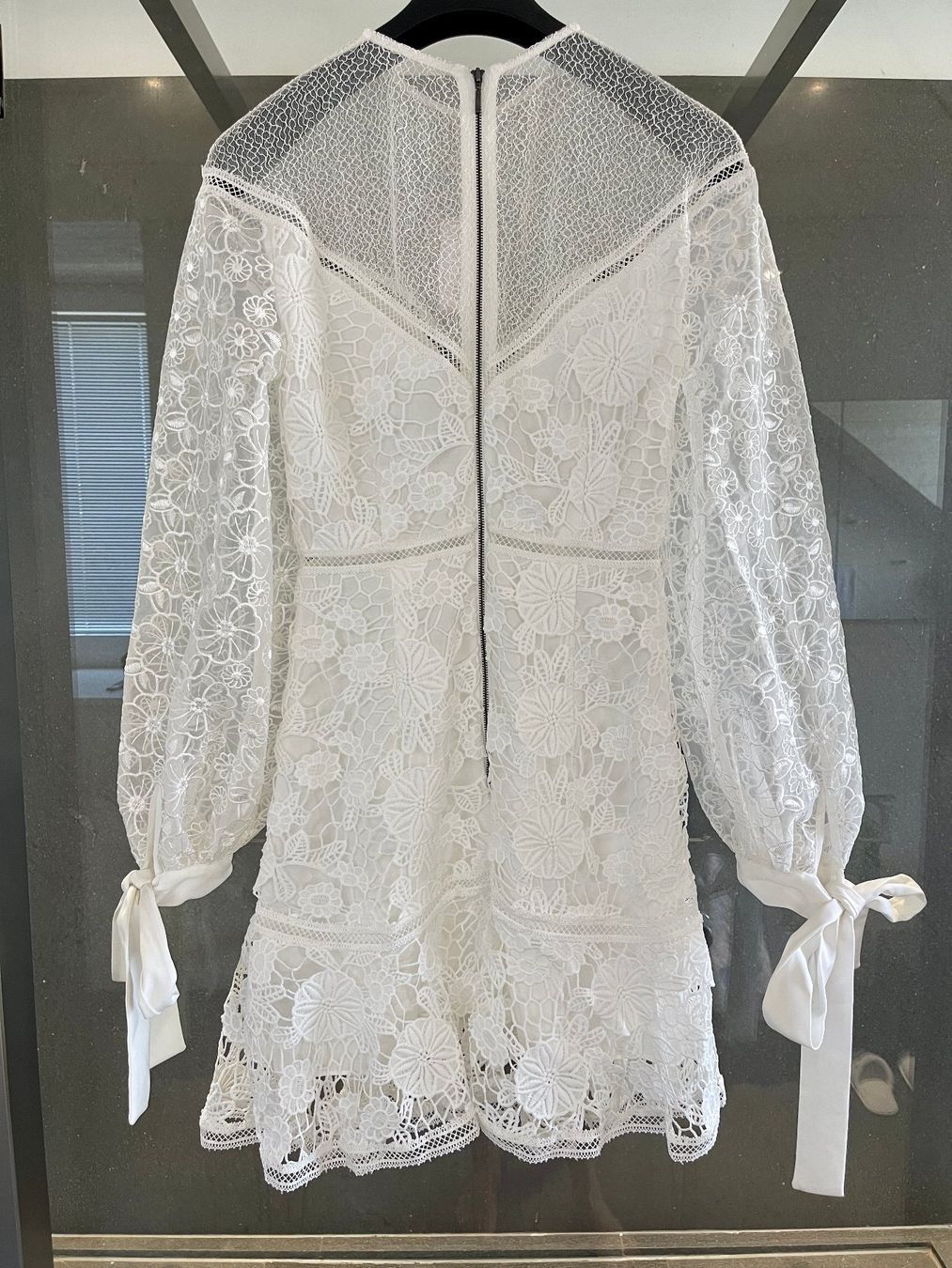 Robes: Kleid mit Blumenapplikationen Grösse S – D'occasion à Ennetbürgen par sarahsofia 4