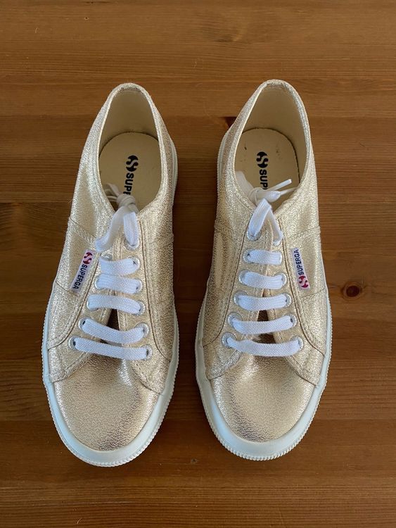 Superga dorée 2024