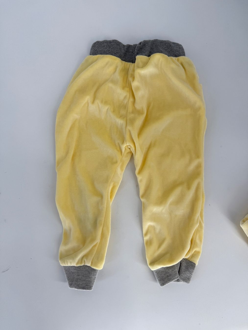 Pullover & Sweatshirts: Bugs Bunny Plüsch Jogginganzug Gr.  74/80 – Gebraucht aus Auenstein von moin. 4