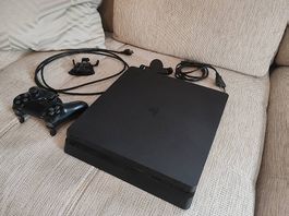 Play station 4 slim
