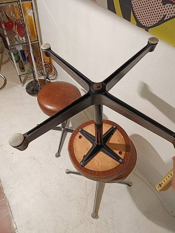 Sgabelli: Eames vintage Design Hocker – Usato da Winterthur venduto da style-and-design.zrh 3