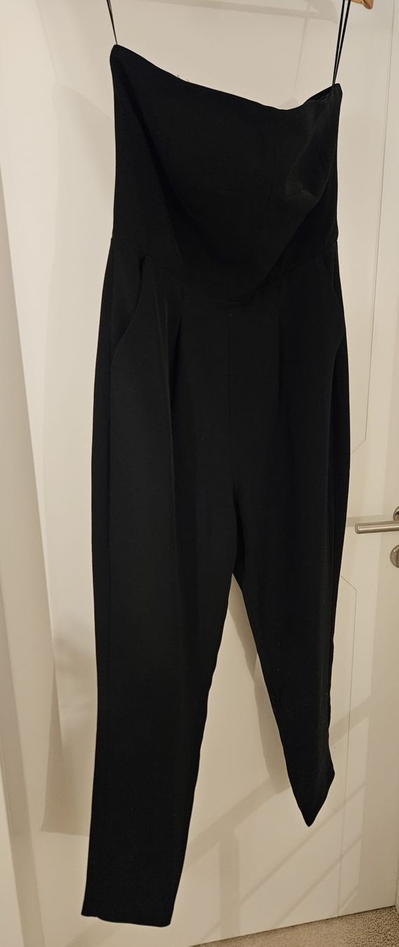 Esprit Tute: Schwarzer Jumpsuit - Elegant und bequem – Usato da Bünzen venduto da Milly32