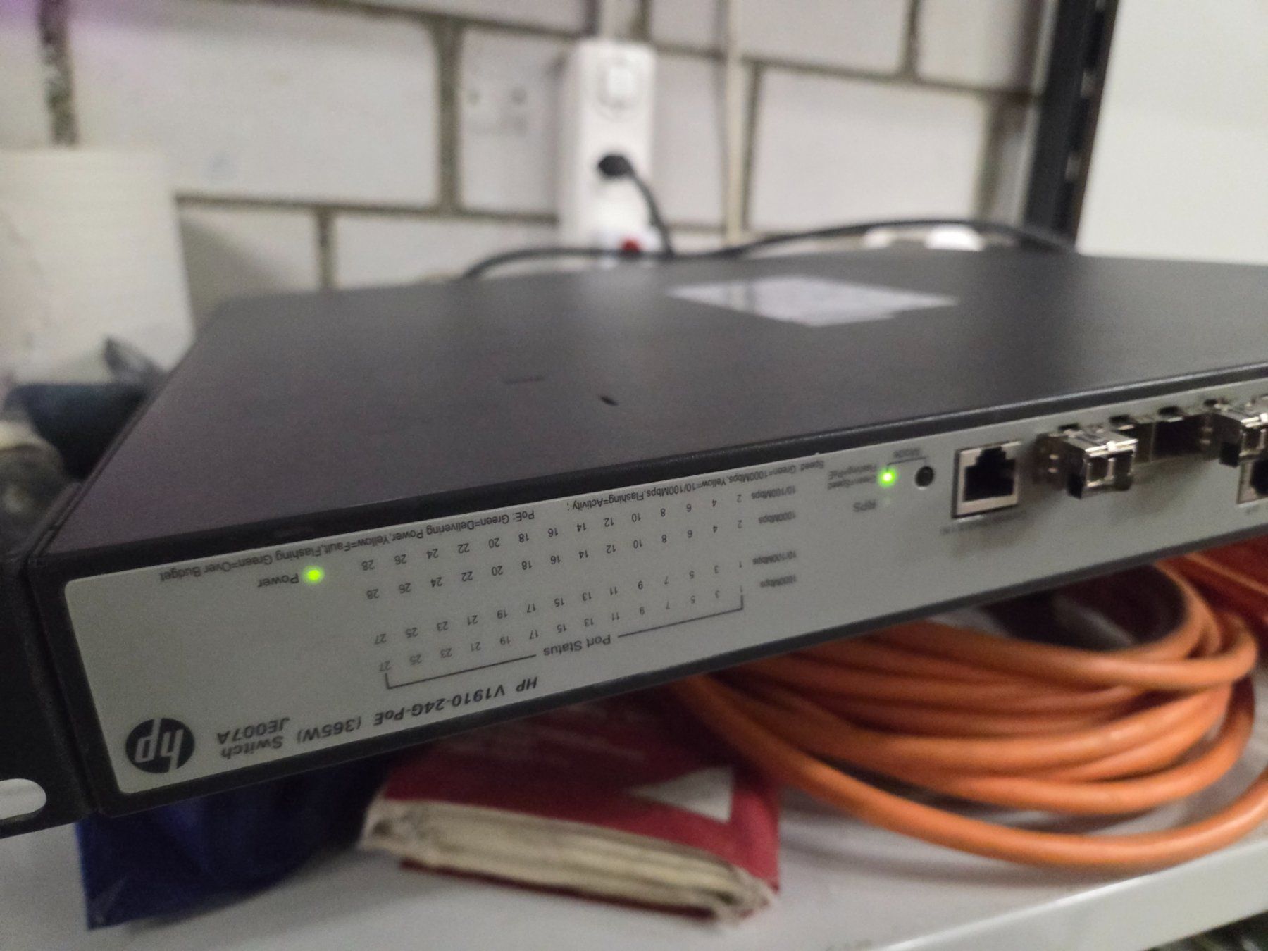 Hewlett Packard Hub & Switch: Ethernet Switch HP 1920G 24G POE JE007A Hewlett Packard 19'' – Usato da Zürich venduto da eymen20 5