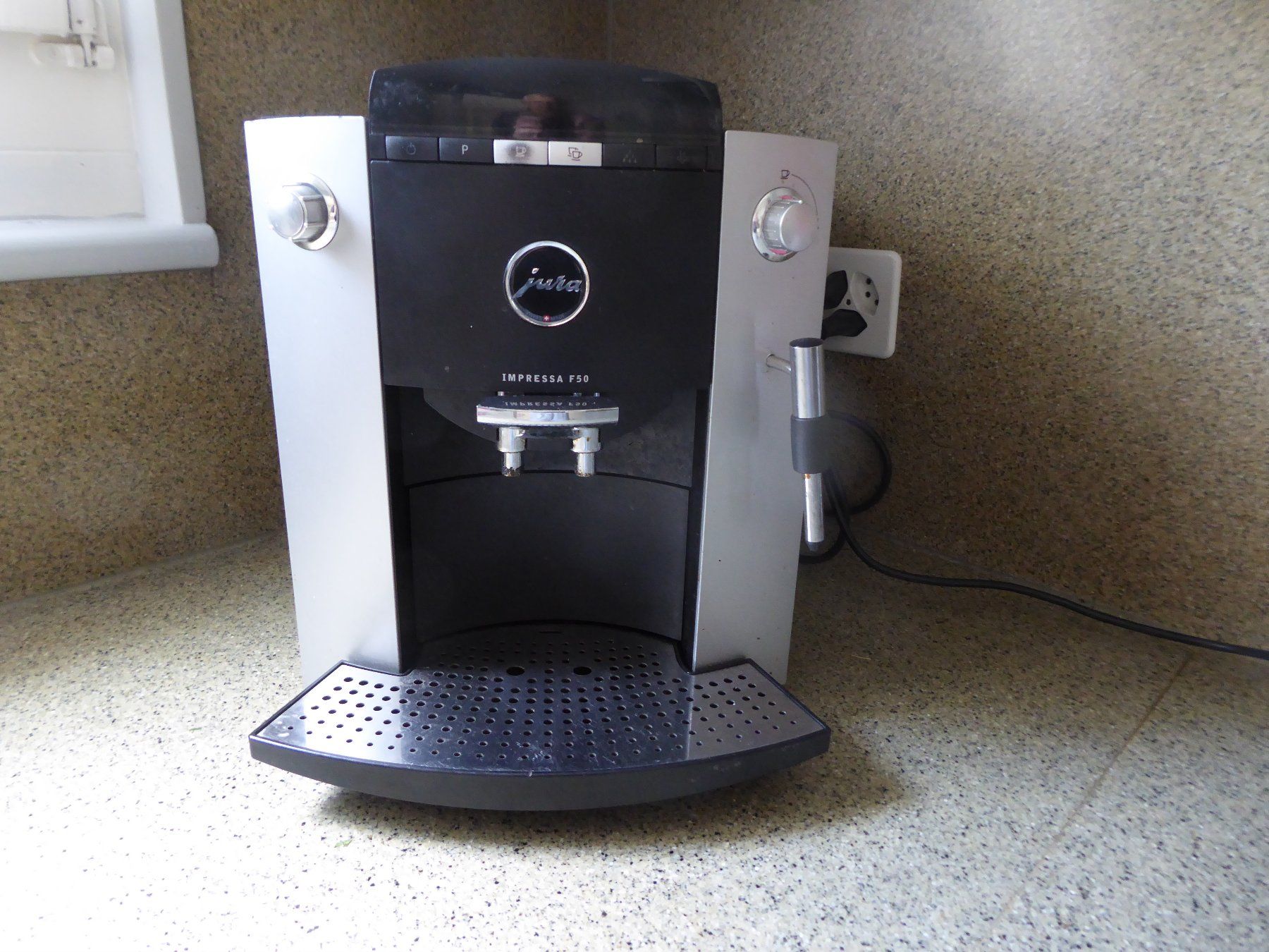 Jura Kaffeemaschinen & Espressomaschinen: Kaffeemaschine "Jura" – Gebraucht aus Erlenbach von hvogler