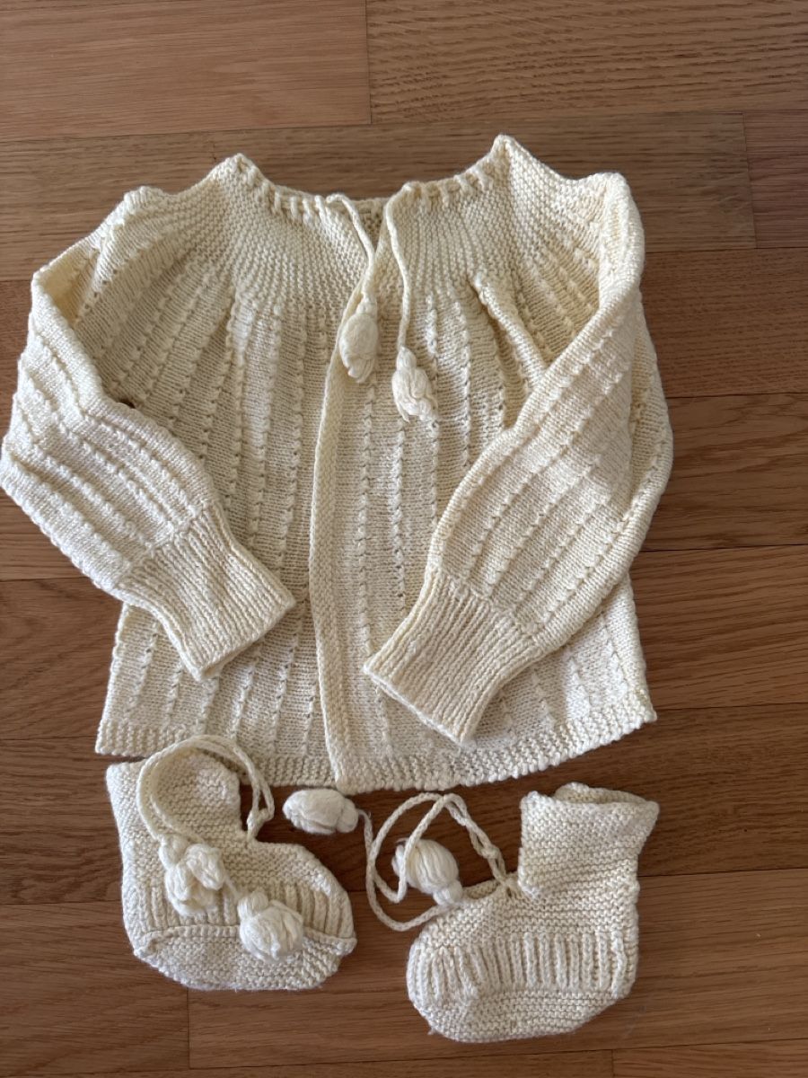 Giacche & Cappotti: Strickjacke mit Schühchen Creme Grösse 68 – Usato da Dielsdorf venduto da nad_r69c