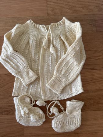 Strickjacke mit Schühchen Creme Grösse 68