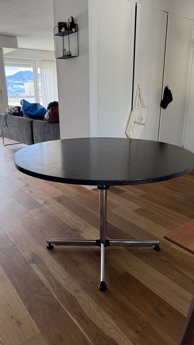 Tavoli: USM Kitos Tisch rund | Eiche | schwarz | 110cm – Usato da Zürich venduto da andreamsmind 1