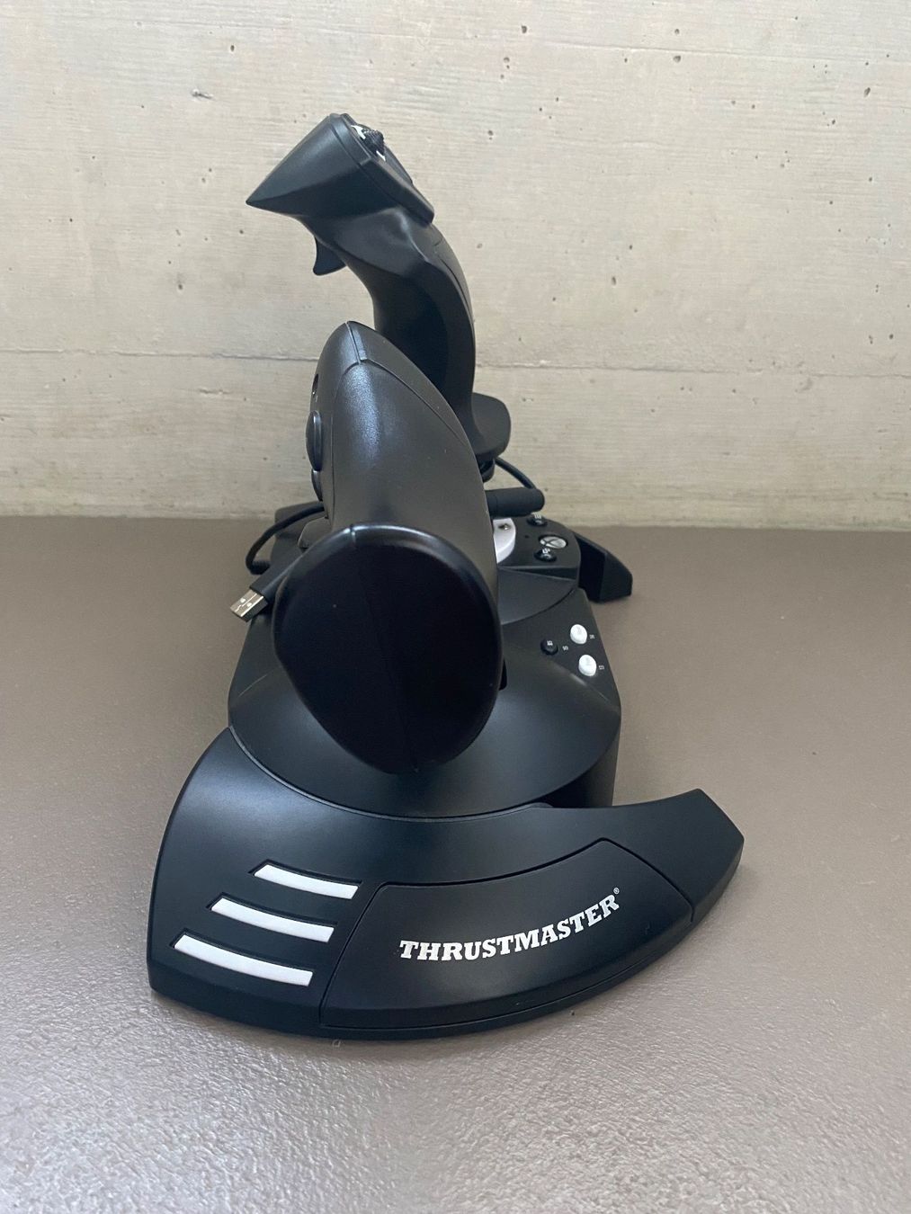 Thrustmaster Manettes: Thrustmaster T.Flight Hotas One pour XBOX et PC – Neuf (Voir description) à Villeret par Minigebe 4