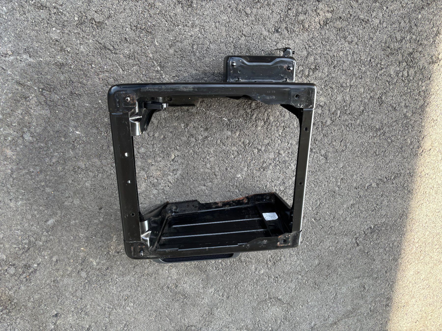 VW Tutti pezzi di ricambio auto: VW T5 Sitzkonsole – Usato da Gams venduto da mir_n5kk 4