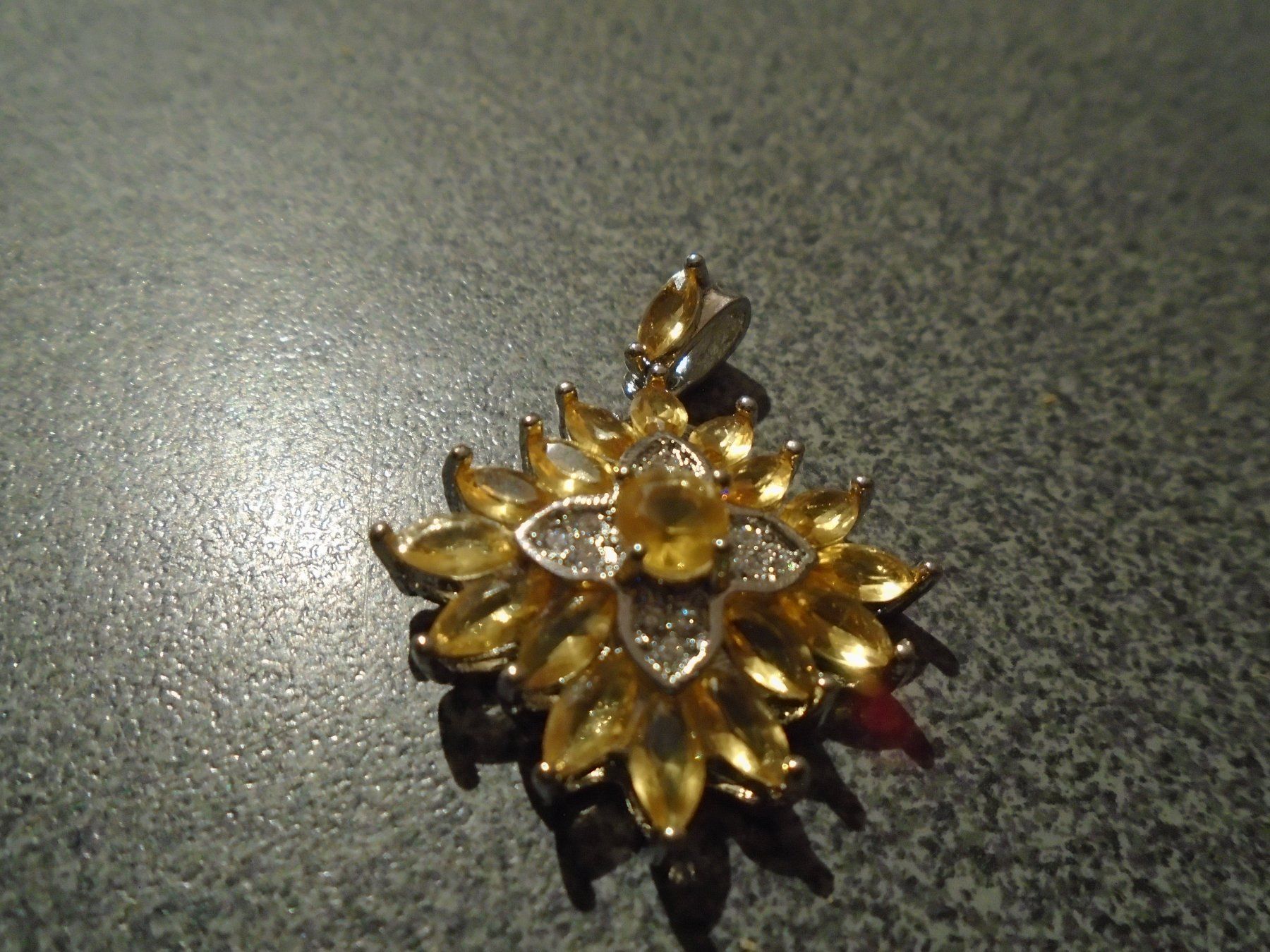Ciondoli: Anhänger Blume, silberfarbig/gelbe Steinchen – Nuovo e nell'imballaggio originale da Zürich venduto da abraxas1291