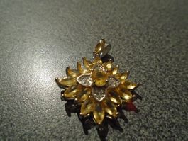 Anhänger Blume, silberfarbig/gelbe Steinchen