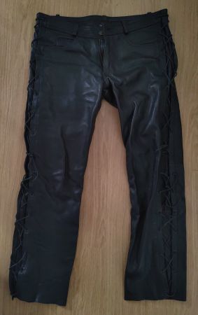 Pantalon moto en cuir noir avec lacets, parfait état