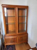 Vitrine aus Holz mit Glasfront und Türen gebraucht