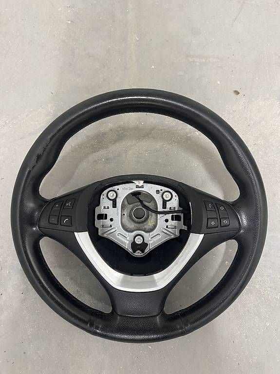 BMW Tutti pezzi di ricambio auto: BMW X5 E70 / X6 E71 Sport-Lederlenkrad mit Multifunktion – Usato da Grabs venduto da Felicee52