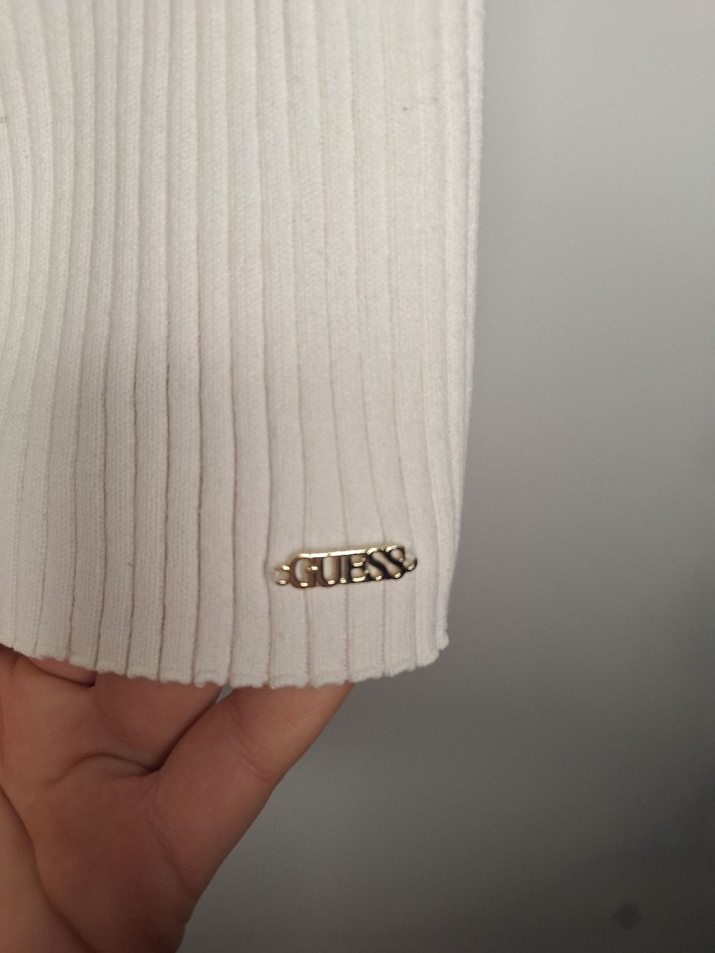 Guess Maglioni & Felpe: Guess Strickpullover  weiss, Gr. S, sexy Rückenausschnitt – Usato da Adlikon b.Regensdf venduto da che_xxb9 1