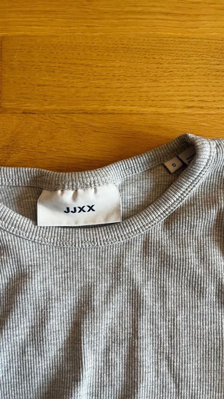 Tops: JJXX Top, Ripp-Optik, Grau, Grösse S – Gebraucht aus Bern von LaraTouvet 2