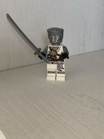 die LEGO Ninjago Minifigur Zane (Honor Robe) mit grauen Haar