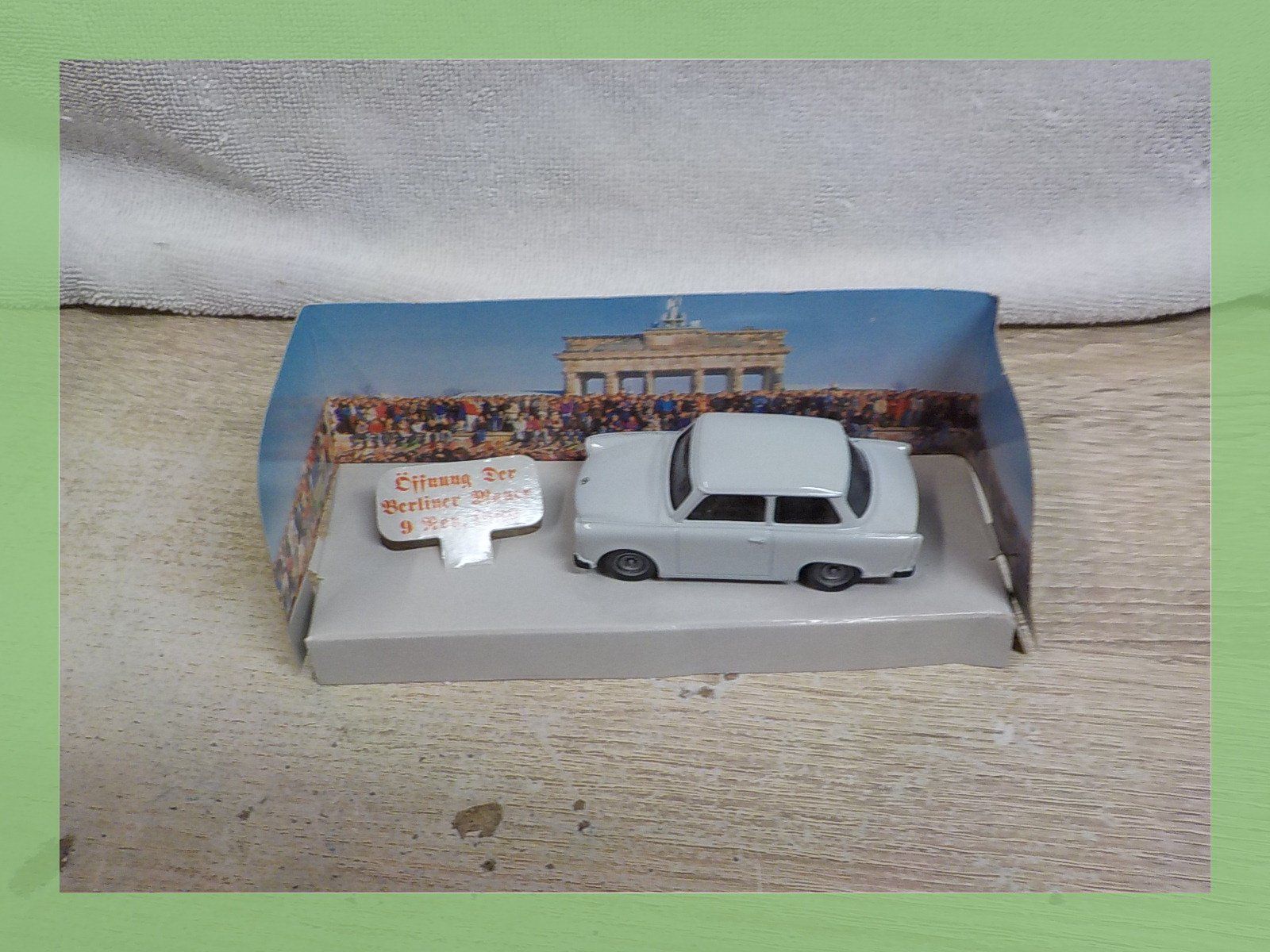 Modellini d'auto: Trabant 601 "Mauerfall" - Limitierte Edition, Top! – Nuovo e nell'imballaggio originale da Bülach venduto da Freieck 3