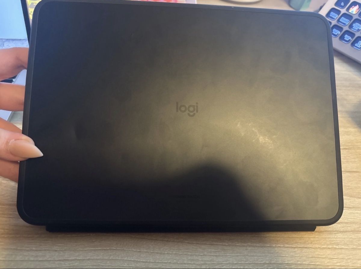 Apple Covers & Borse: Logitech Combo Touch Case – Usato da Stetten AG venduto da Fleur_9793