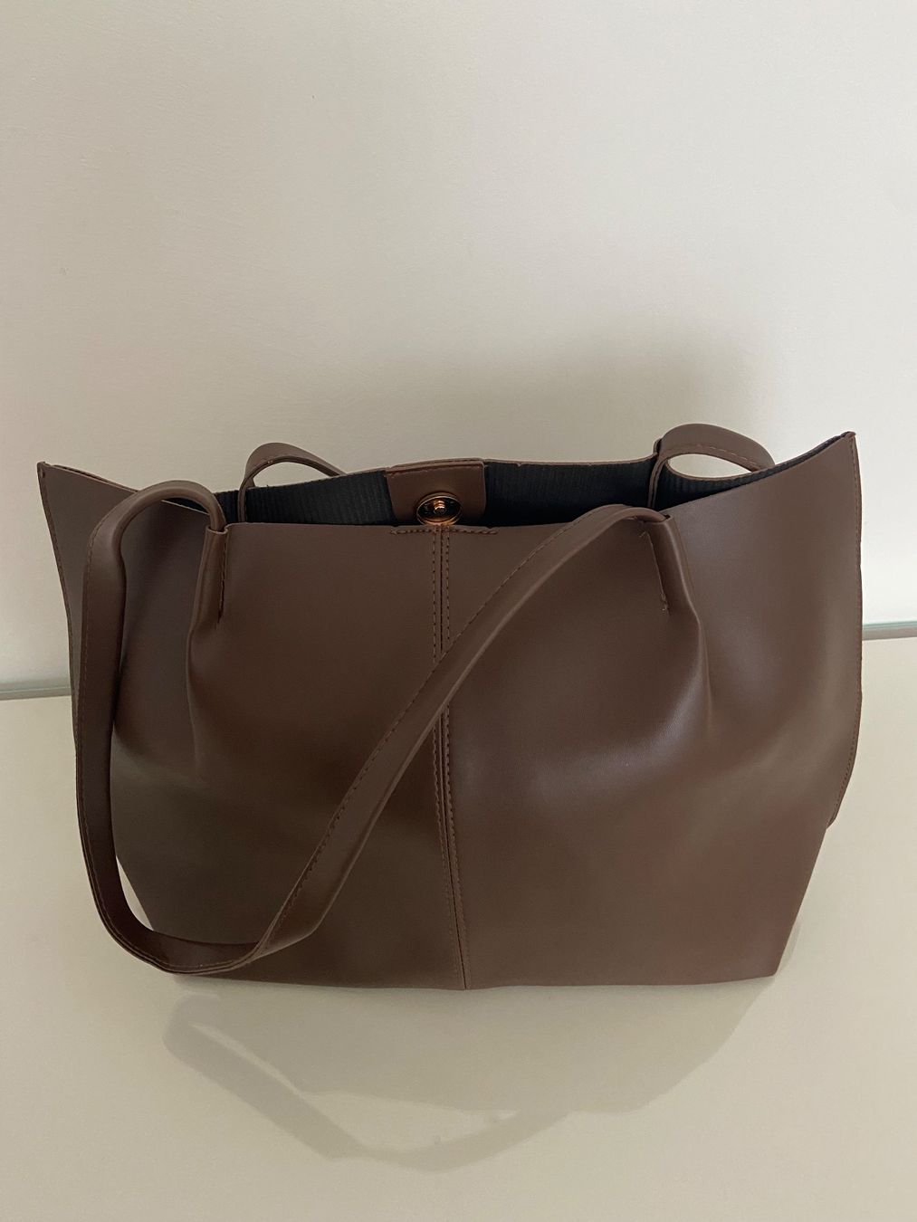 Taschen für Damen: Braune Handtasche aus Kunstleder – Neu (gemäss Beschreibung) aus Dielsdorf von lor_j5qt 1