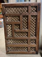 Ancien volet en bois ajouré, moucharabié, 200 ans