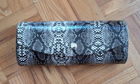 Boîte à lunettes rigide aspect "serpent " ne/Brillenetui neu