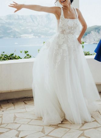 Wedding Dress with a veil (GABBIANO)