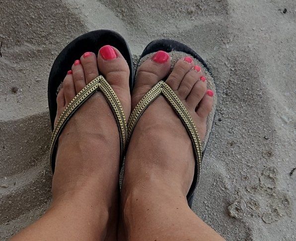 Damenschuhe: Flip Flops Schwarz / Gold – Gebraucht aus Suhr von jes_rtc9 1