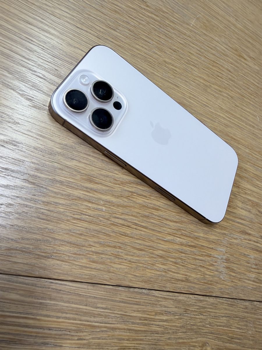 Apple Telefoni cellulari / Smartphones: iPhone16 Pro, Dessert Titanium, 128GB – Usato da Gwatt (Thun) venduto da MP76 5