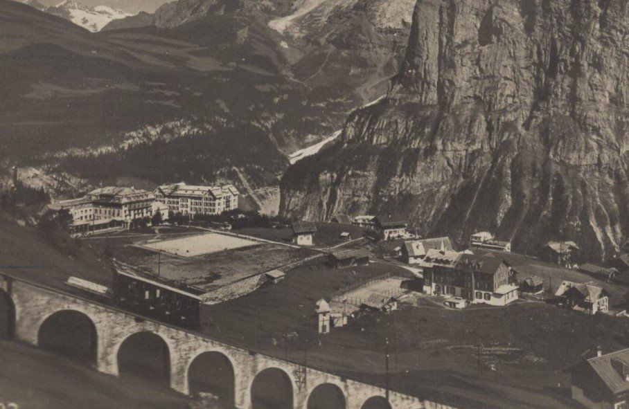 Cartoline postali: Mürren  Luftbild mit Bahn – Usato da Aarau venduto da kufi44 1