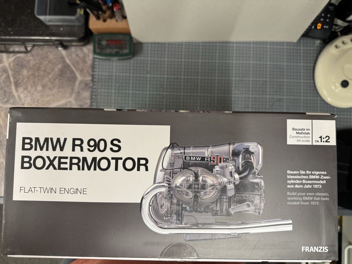 Kit di modellismo & Modellini statici: BMW R 90 S Motor Modell – Nuovo e nell'imballaggio originale da Oberengstringen venduto da Cebony 2