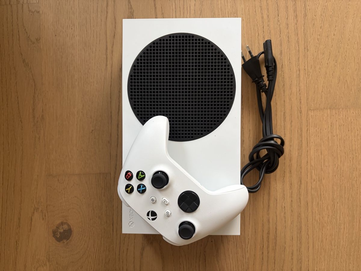 Microsoft Consoles: Xbox Series S avec manette – D'occasion à Lengnau BE par User183719